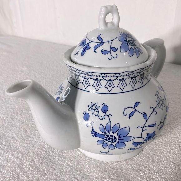 Vintage Blue White Floral Print Ceramic Teapot - Picture 7 of 12